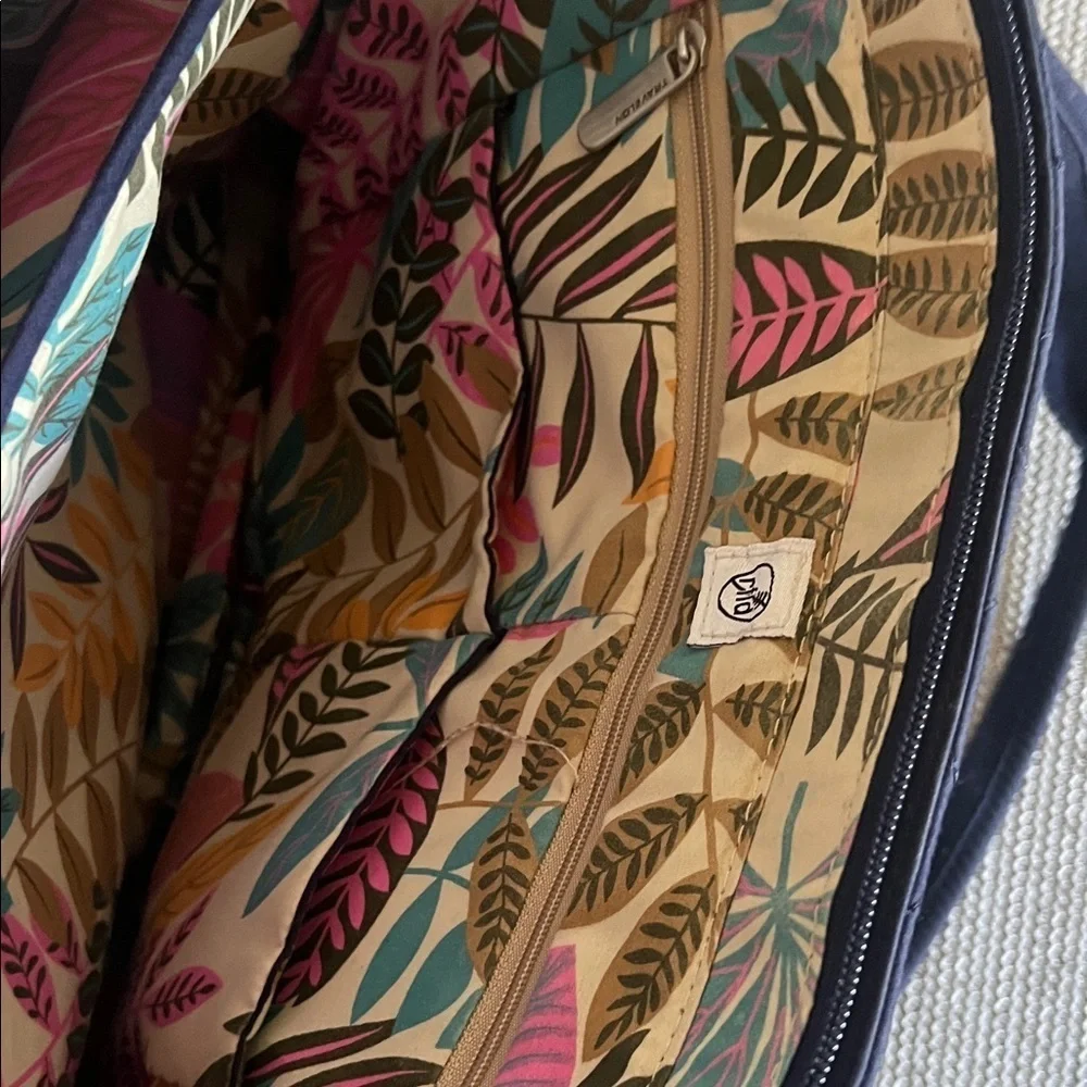 Good🎉condition TRAVELON Elegant Navy Quilted Laptop Bag 17 x 12 x 4.5 inches